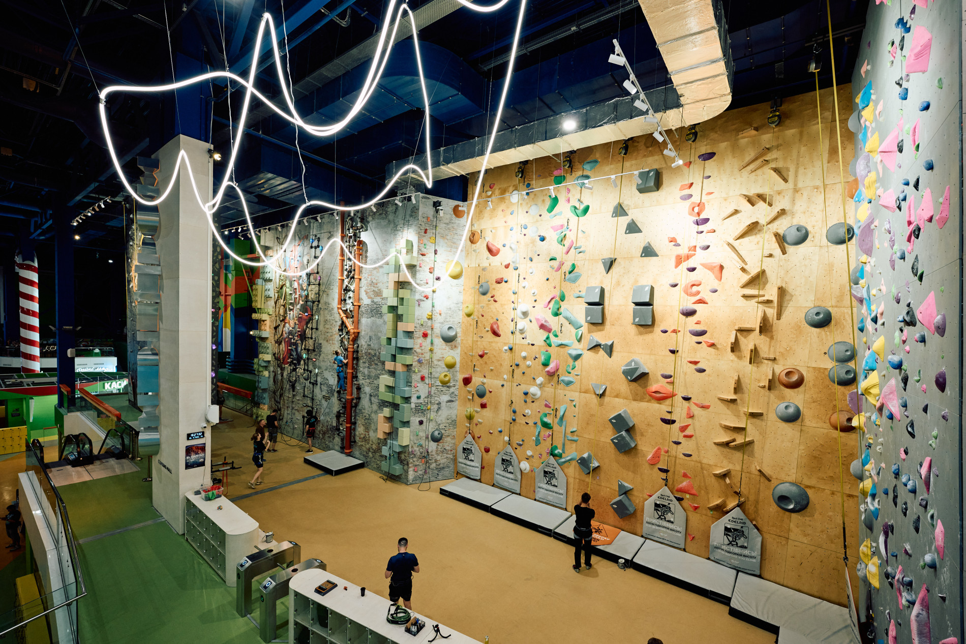 Скеледром, Blockbuster Mall, A0222